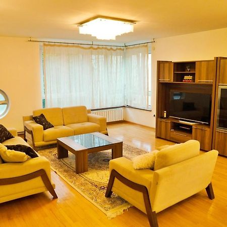 City Center Grand Apartment - Three-Bedroom, Free Parking Σαράγεβο Εξωτερικό φωτογραφία