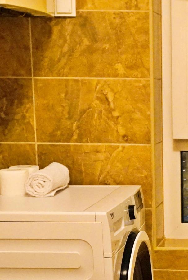 City Center Grand Apartment - Three-Bedroom, Free Parking Σαράγεβο Εξωτερικό φωτογραφία