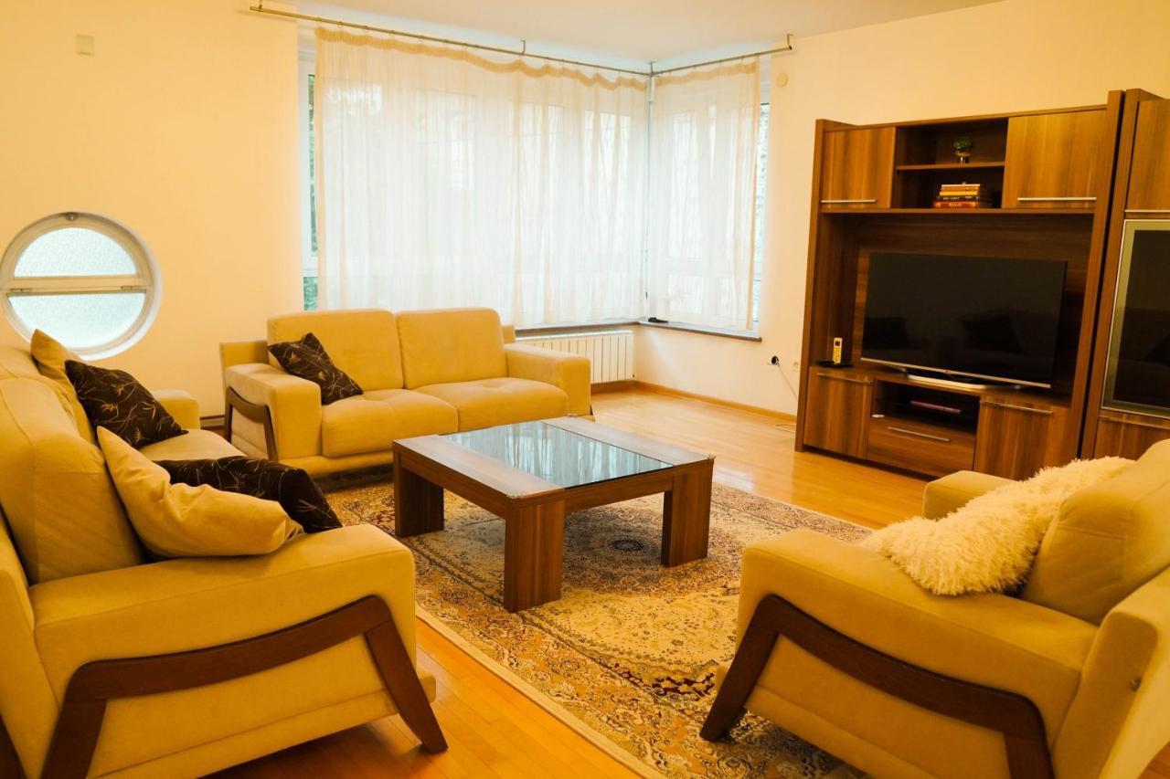 City Center Grand Apartment - Three-Bedroom, Free Parking Σαράγεβο Εξωτερικό φωτογραφία