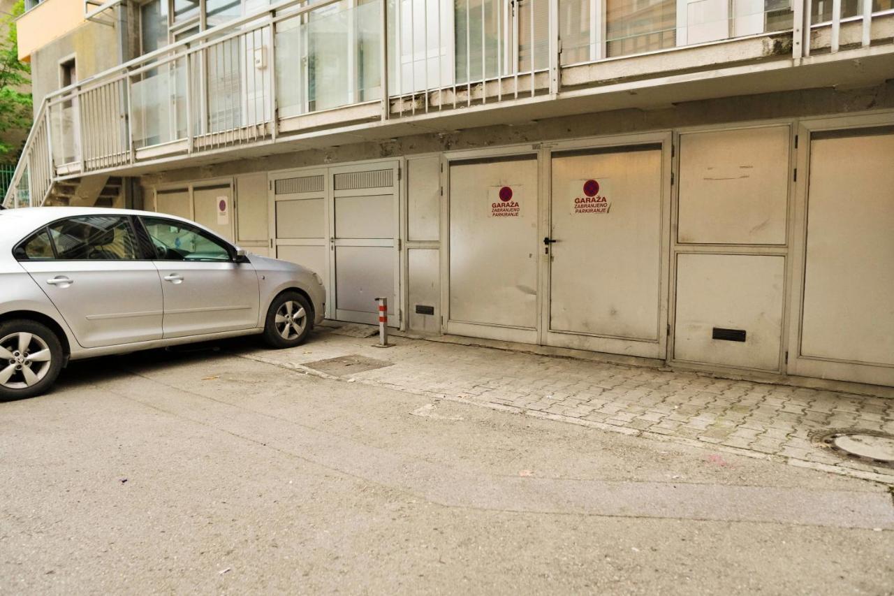 City Center Grand Apartment - Three-Bedroom, Free Parking Σαράγεβο Εξωτερικό φωτογραφία