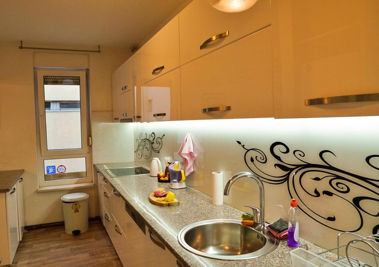 City Center Grand Apartment - Three-Bedroom, Free Parking Σαράγεβο Εξωτερικό φωτογραφία
