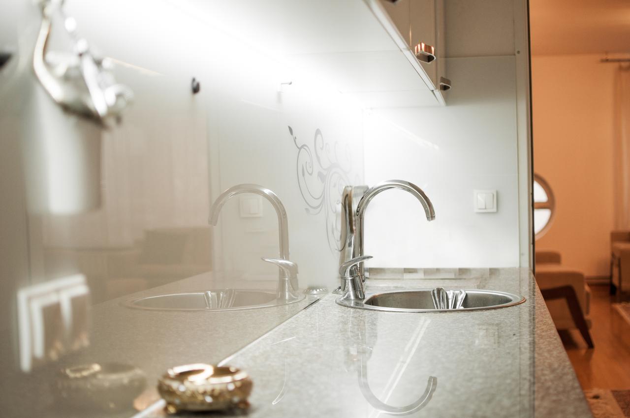 City Center Grand Apartment - Three-Bedroom, Free Parking Σαράγεβο Εξωτερικό φωτογραφία